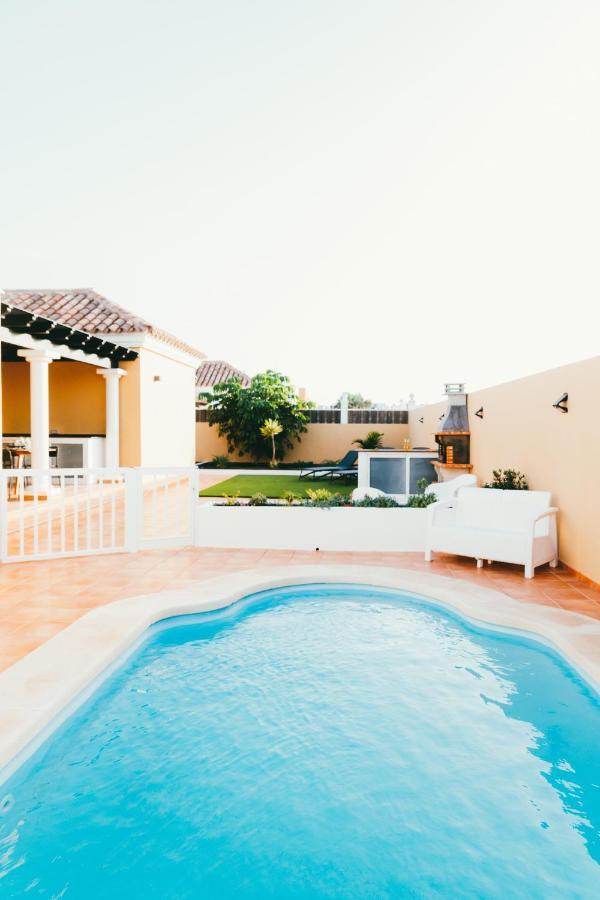 Moderne Villa Met Verwarmd Zwembad In Corralejo Exterior foto